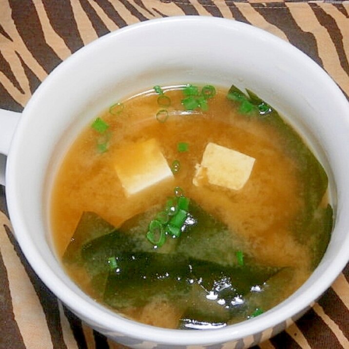 豆腐・わかめの味噌汁